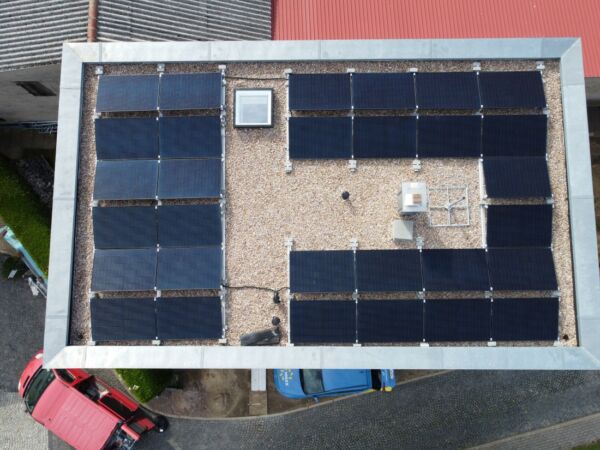 Ost-West Ausrichtung PV-Anlage optimal für Flachdach