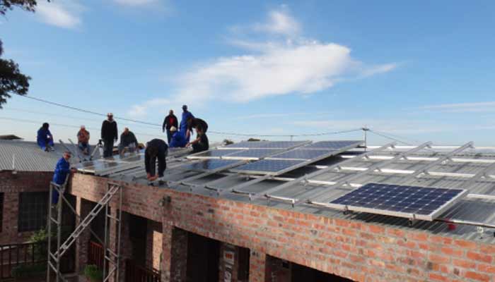 Maxx-solar spendet Strom für eine ganze Gemeinde – Photovoltaikanlage in Kapstadt feierlich eingeweiht